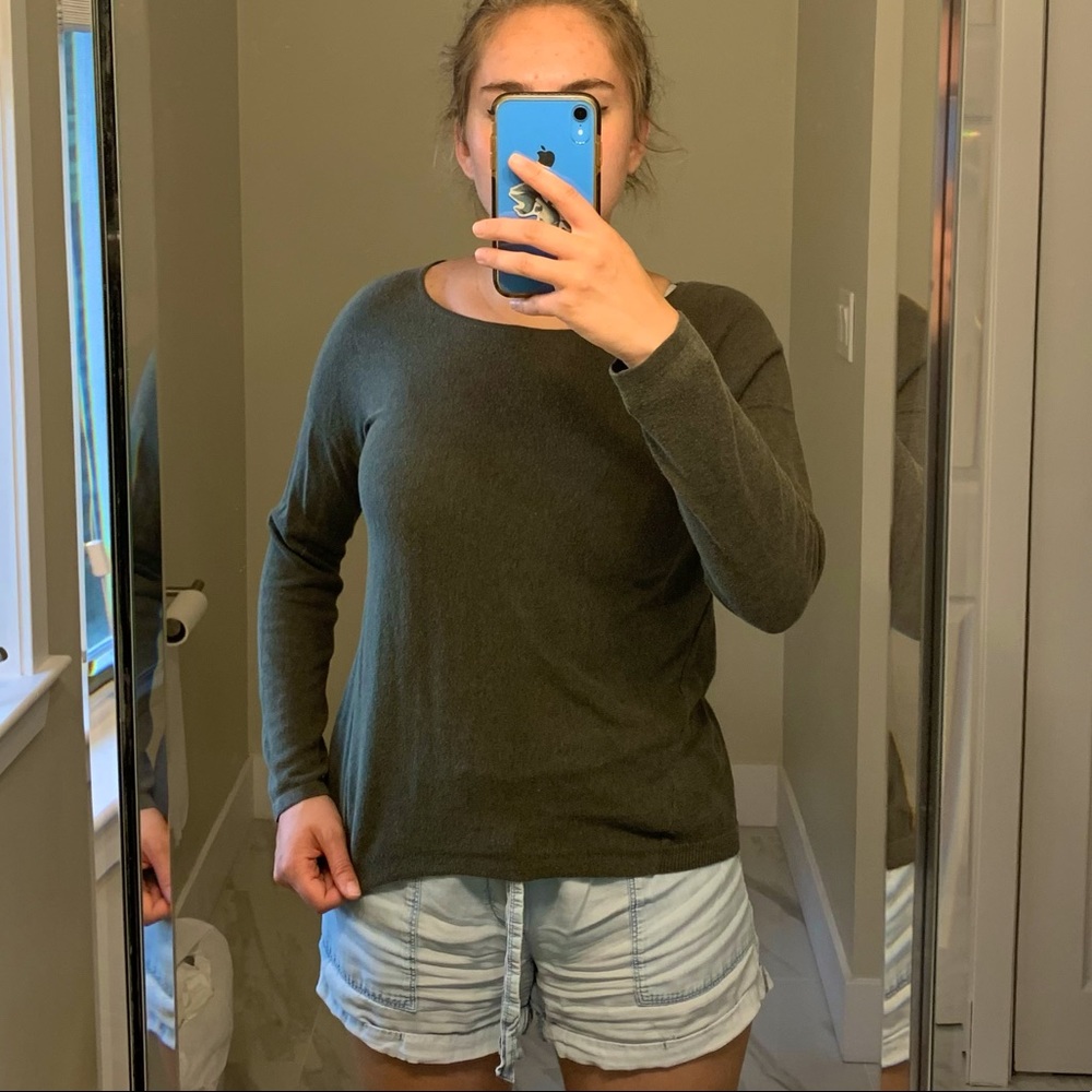 Old Navy olive green lightweight pullover sweater, size medium